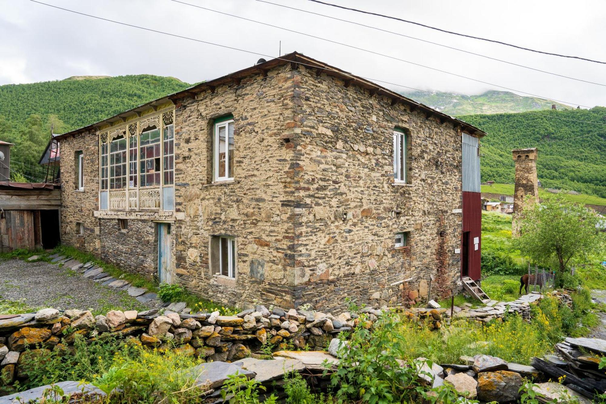 Guesthouse Svani Ushguli Buitenkant foto
